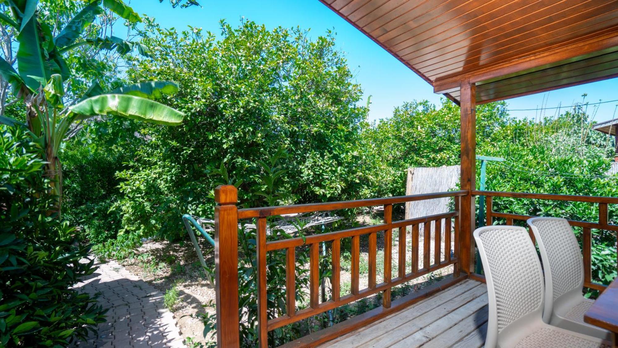 Lemon Garden Lodge Чирали Екстер'єр фото